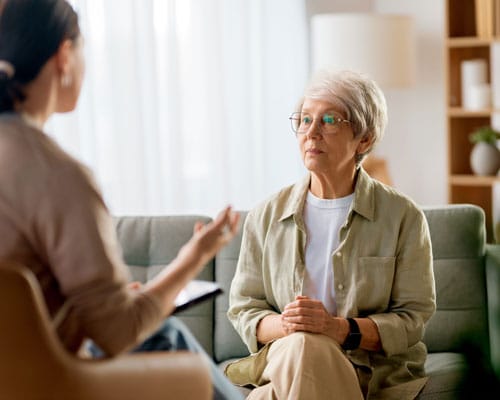 eldery-woman-in-consultation